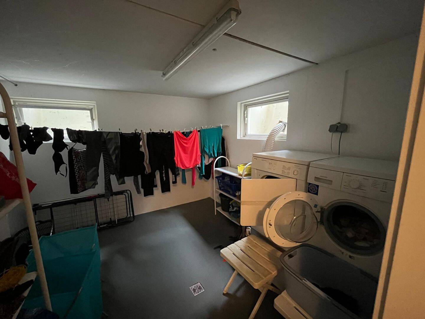 Immobilie in Arnstorf - 6 Zimmer, großes Bad, 2 Gäste-WC, Vollkeller, ausgebautes DG, Carport, toller Garten - Niedrigenergiehaus sofort verfügbar - Bild 1