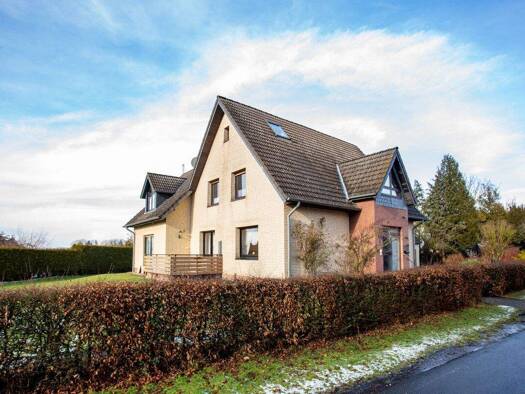 Mehrfamilienhaus zum Kauf 325.000 € 7 Zimmer 247 m² 1.348 m² Grundstück Laarstraße 1 Herringhausen Bohmte / Herringhausen 49163