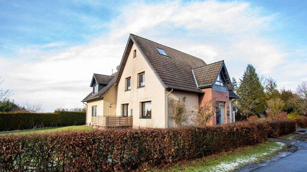Mehrfamilienhaus zum Kauf 325.000 € 7 Zimmer 247 m² 1.348 m² Grundstück Laarstraße 1 Herringhausen Bohmte / Herringhausen 49163