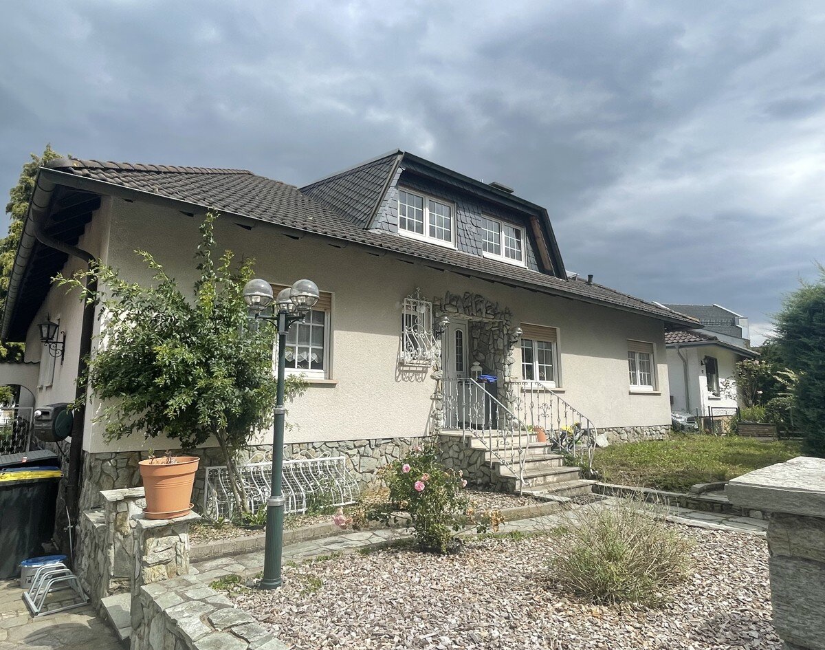 Einfamilienhaus zum Kauf 499.000 € 6 Zimmer 249 m²<br/>Wohnfläche 842 m²<br/>Grundstück Stammheim Florstadt 61197