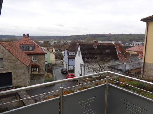 Wohnung zur Miete 1.100 € 5 Zimmer 126 m² 1. Geschoss frei ab sofort Friedhofstraße Randersacker 97236