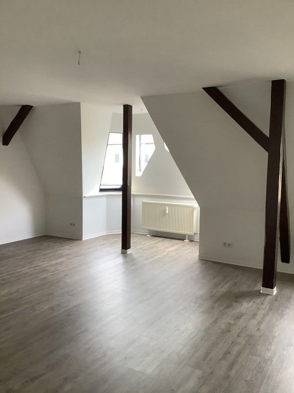 Wohnung zur Miete 689 € 3 Zimmer 107,6 m²<br/>Wohnfläche 3.<br/>Geschoss 30.11.2024<br/>Verfügbarkeit Arndtstr. 17 Schellheimerplatz Magdeburg 39108