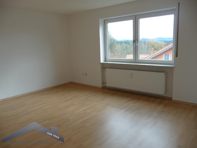 Wohnung zur Miete 680 € 3 Zimmer 82 m²<br/>Wohnfläche 01.12.2024<br/>Verfügbarkeit Alte Str. 87 Grubweg Passau 94034