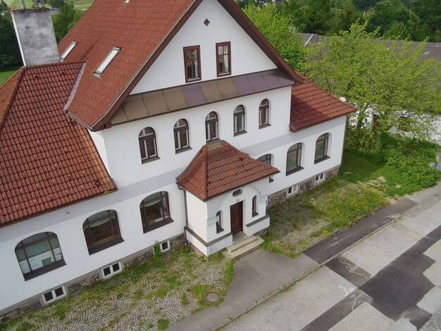 Immobilie in Schwarzenau - Mehrfamilienhaus zum Kauf - Schwarzenau - 299.000 € - 11 Zimmer, 330 m², 1.425 m² Grundstück - Bild 0