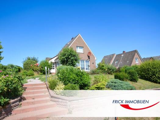 Einfamilienhaus zum Kauf 259.000 € 4,5 Zimmer 107 m² 732 m² Grundstück frei ab sofort Ahrensbök Ahrensbök 23623