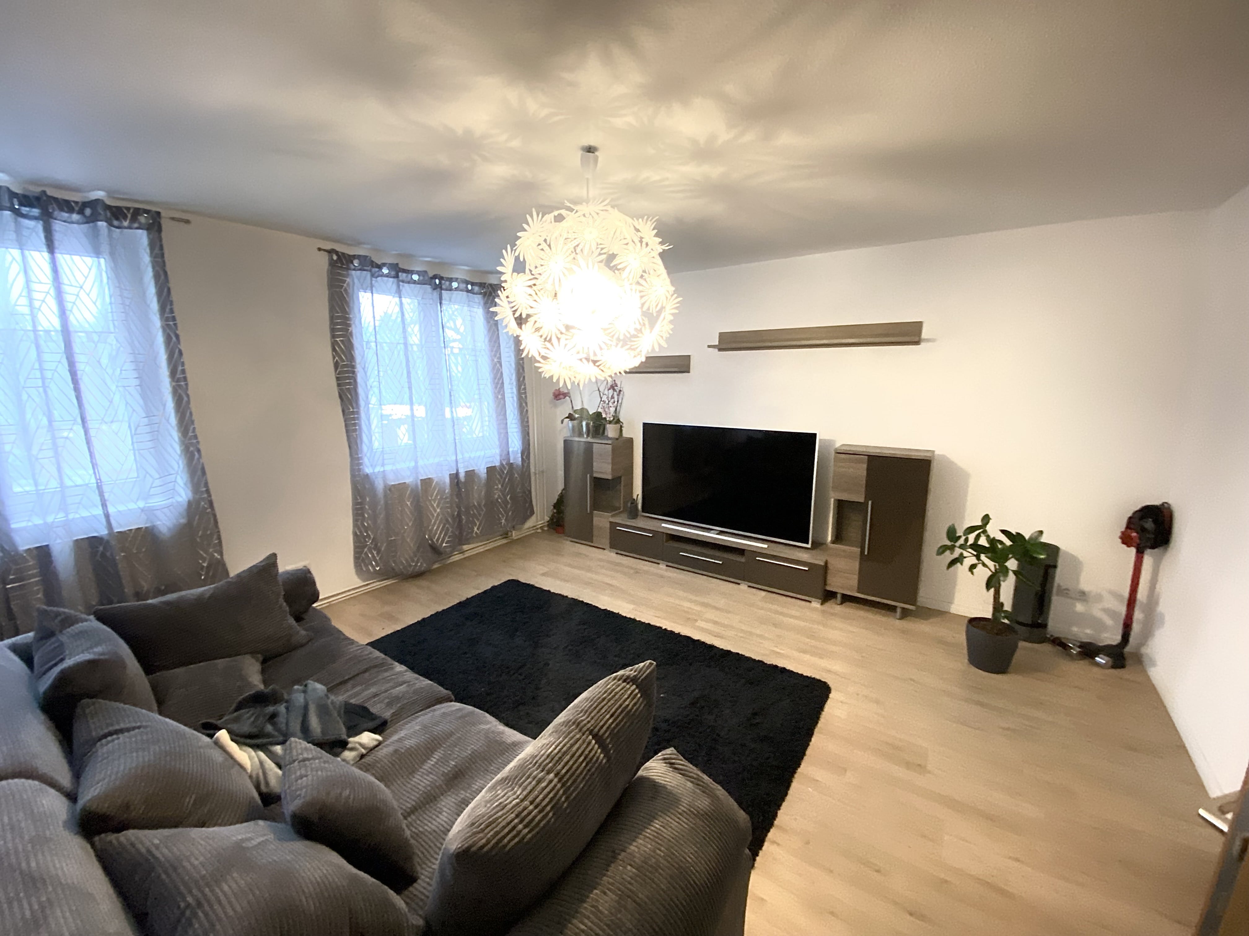 Wohnung zur Miete 442 € 2 Zimmer 63,2 m²<br/>Wohnfläche 1.<br/>Geschoss 01.03.2025<br/>Verfügbarkeit Große Diesdorfer Straße 124 Schroteanger Magdeburg 39110