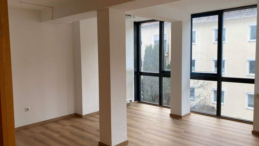 Wohnung zur Miete 550 € 2 Zimmer 59 m² 1. Geschoss frei ab sofort Kapuzinergraben 4 Deggendorf 94469