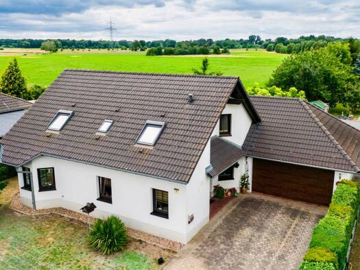 Einfamilienhaus zum Kauf 241.000 € 5 Zimmer 124 m² 660 m² Grundstück Raden Röderaue 01609