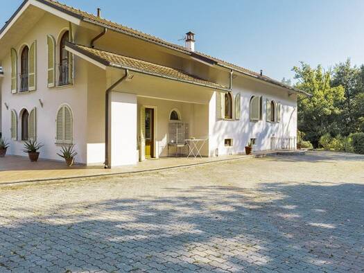 Haus zum Kauf 1.980.000 € 550 m² 10.000 m² Grundstück Lucca 55100