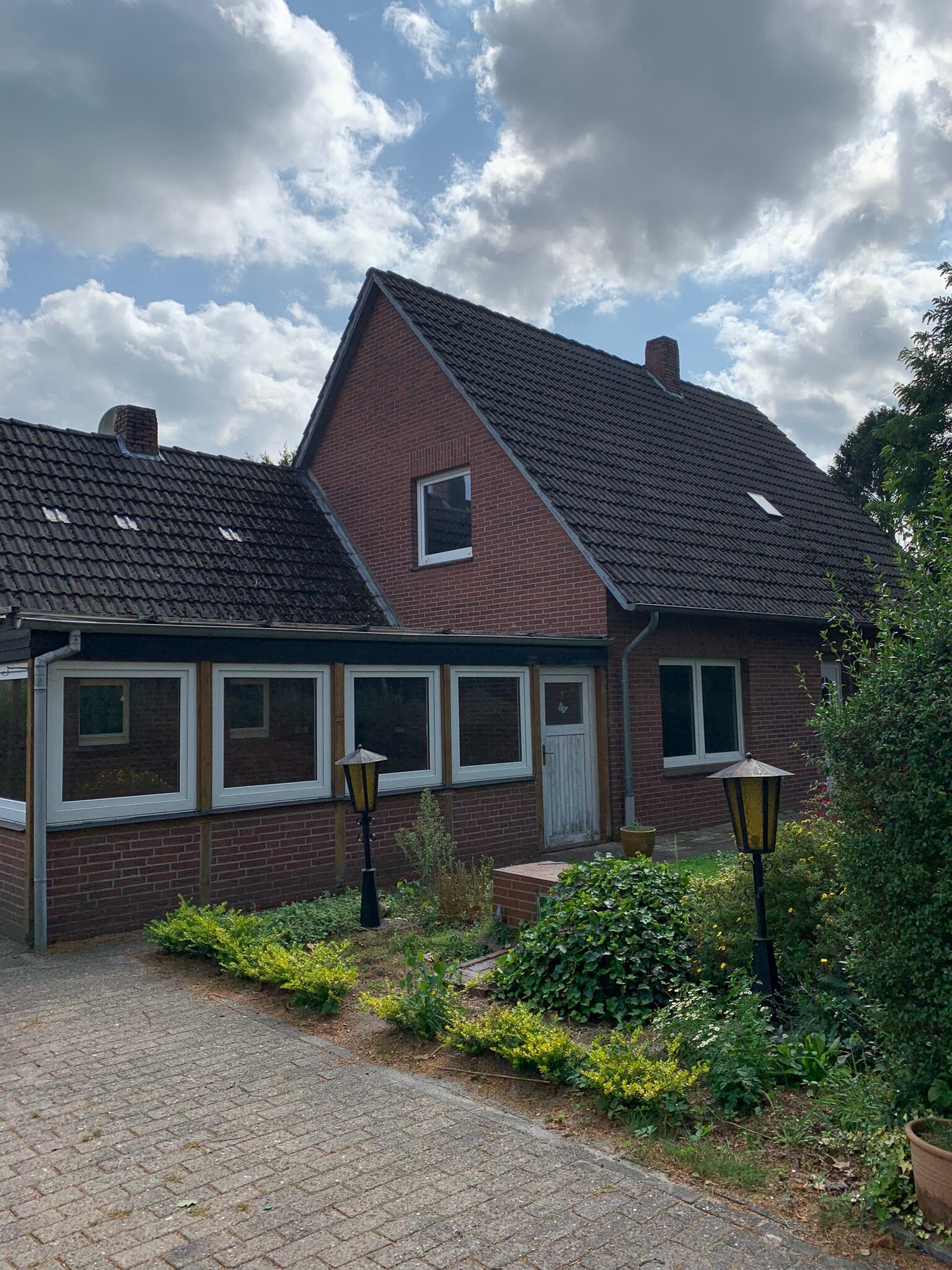 Mehrfamilienhaus zum Kauf 265.000 € 6 Zimmer 123 m²<br/>Wohnfläche 945 m²<br/>Grundstück ab sofort<br/>Verfügbarkeit Klein Scharrel Edewecht 26188