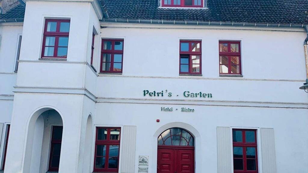 Gewerbeobjekt zum Kauf als Kapitalanlage geeignet 340.000 € 10,5 Zimmer 323 m² 224 m² Grundstück Wolgast 17438