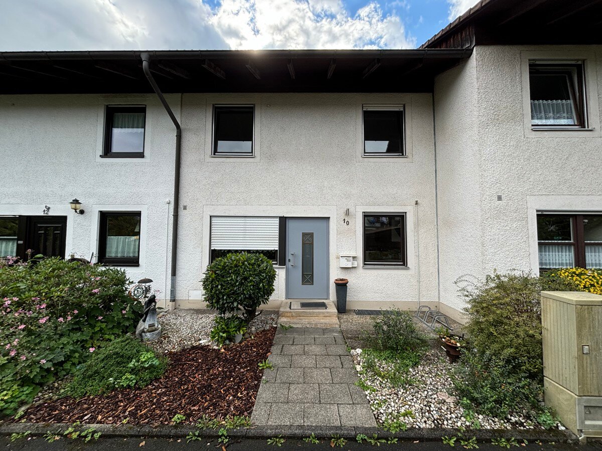 Reihenmittelhaus zur Miete 1.495 € 6 Zimmer 135 m²<br/>Wohnfläche 200 m²<br/>Grundstück 01.10.2024<br/>Verfügbarkeit Ahornstr. 10 Penzberg Penzberg 82377