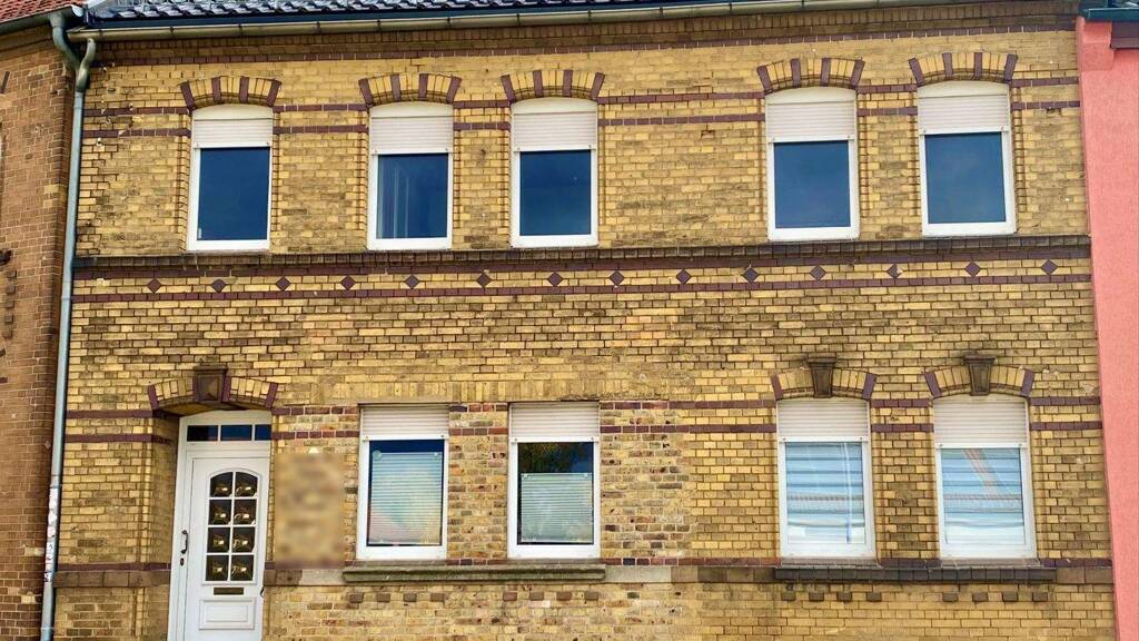 Mehrfamilienhaus zum Kauf 165.000 € 5 Zimmer 132,1 m² 625 m² Grundstück Jeßnitz Raguhn-Jeßnitz 06800