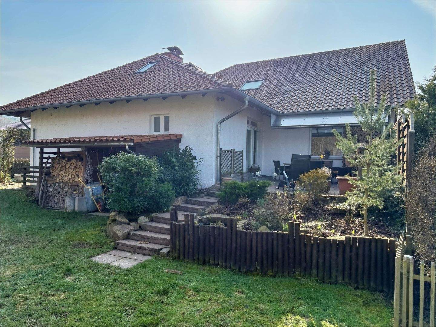 Immobilie in Wesertal - Repräsentatives Ein- bis Zweifamilienhaus mit schönem Grundstück in Wesertal-Oedelsheim - Bild 2