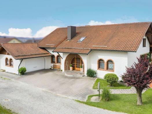 Einfamilienhaus zum Kauf 715.000 € 5 Zimmer 330 m² 1.012 m² Grundstück frei ab sofort Cham 93413