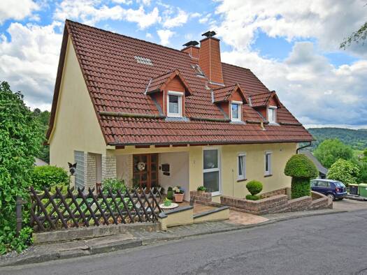 Einfamilienhaus zum Kauf 240.000 € 6 Zimmer 115 m² 690 m² Grundstück Wickenrode Helsa 34298