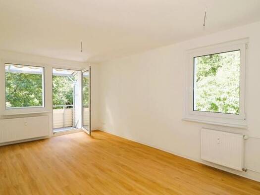 Wohnung zur Miete 360 € 3 Zimmer 58 m² 3. Geschoss frei ab sofort Albert-Schweitzer-Straße 10 Altendorf Altendorf 09116