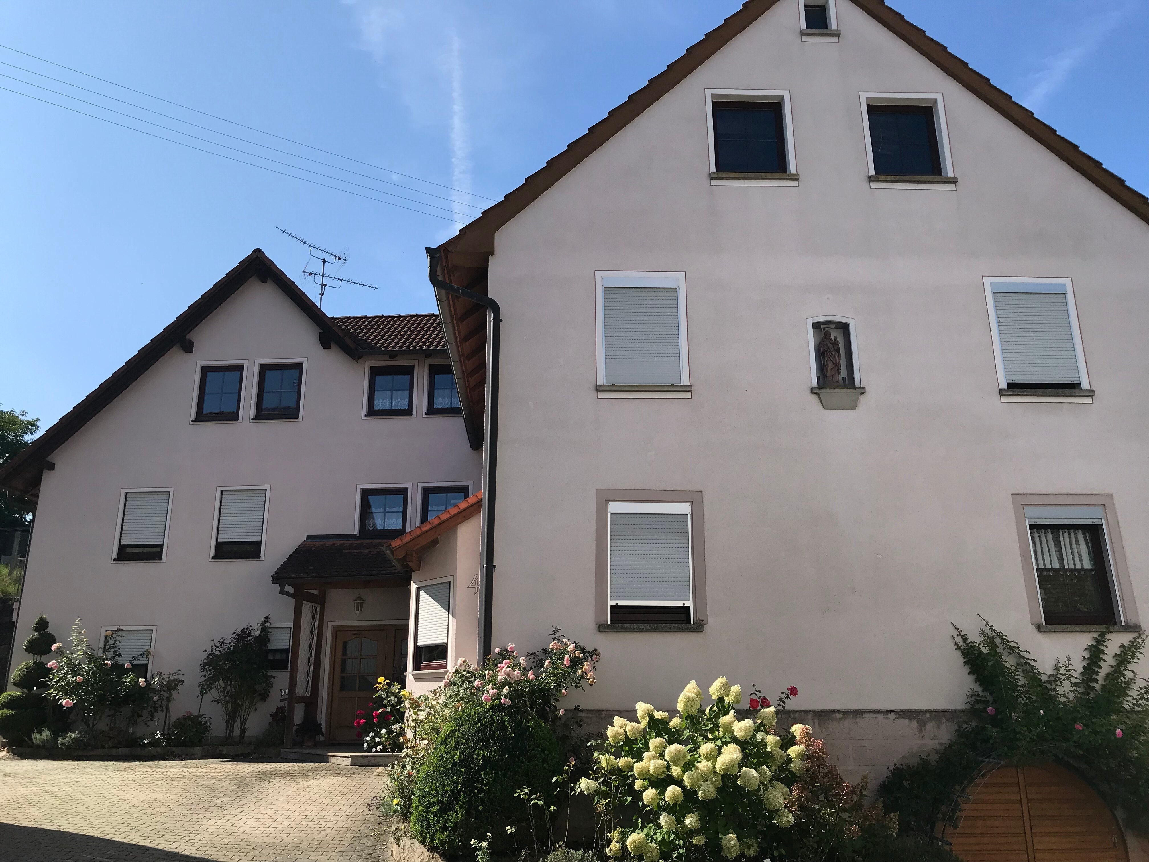 Mehrfamilienhaus zum Kauf provisionsfrei 480.000 € 14 Zimmer 360 m²<br/>Wohnfläche 2.584 m²<br/>Grundstück Steigstraße Neuses Igersheim 97999