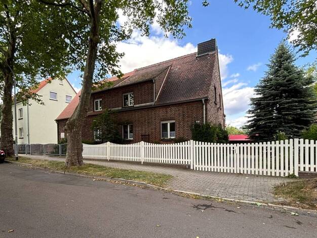 Doppelhaushälfte zum Kauf 130.000 € 5 Zimmer 123,2 m² 785 m² Grundstück frei ab 01.01.2027 Krondorfer Straße 21 Wolfen Bitterfeld-Wolfen 06766