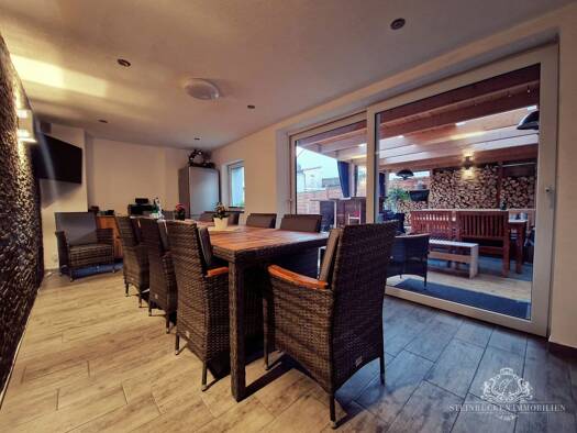 Reihenmittelhaus zum Kauf 349.000 € 7 Zimmer 150 m² 150 m² Grundstück Hohenstein-Ernstthal 09337