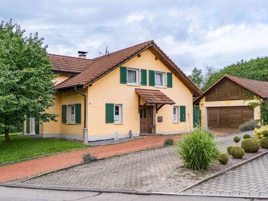 Einfamilienhaus zum Kauf 629.000 € 5,5 Zimmer 171,2 m² 803 m² Grundstück Erzingen Klettgau 79771