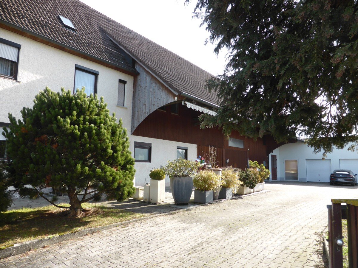 Mehrfamilienhaus zum Kauf 415.000 € 8 Zimmer 200 m²<br/>Wohnfläche 1.294 m²<br/>Grundstück Waldstetten Waldstetten 89367