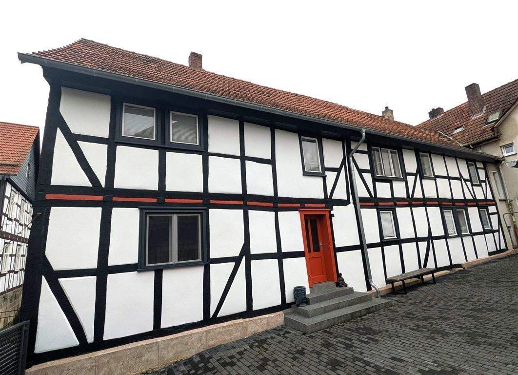 Immobilie in Baunatal - komplett saniertes Fachwerkhaus zentral in Baunatal-Kirchbauna - Bild 1