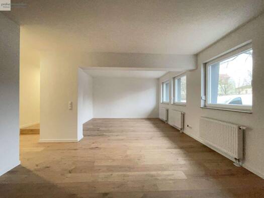 Wohnung zum Kauf 118.000 € 2 Zimmer 59,7 m² EG Bahnhofsplatz 5 Innenstadt Hof 95028
