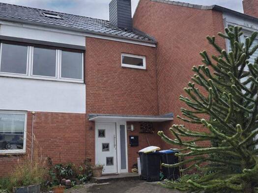 Reihenmittelhaus zum Kauf 235.000 € 4,5 Zimmer 96,5 m² 223 m² Grundstück Eutin 23701