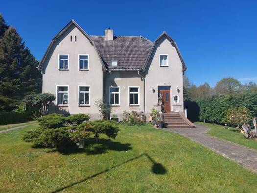 Mehrfamilienhaus zum Kauf provisionsfrei 312.000 € 10 Zimmer 270 m² 5.000 m² Grundstück Pasewalker Straße 7 Eggesin 17367