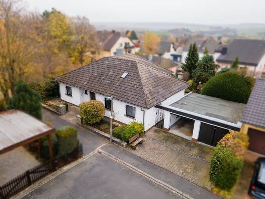 Einfamilienhaus zum Kauf 609.000 € 5 Zimmer 155 m² 677 m² Grundstück frei ab 01.02.2026 Lengfeld Würzburg 97076