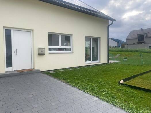 Einfamilienhaus zur Miete 2.200 € 5 Zimmer 141 m² 562 m² Grundstück frei ab 01.12.2025 Gaggenau 76571