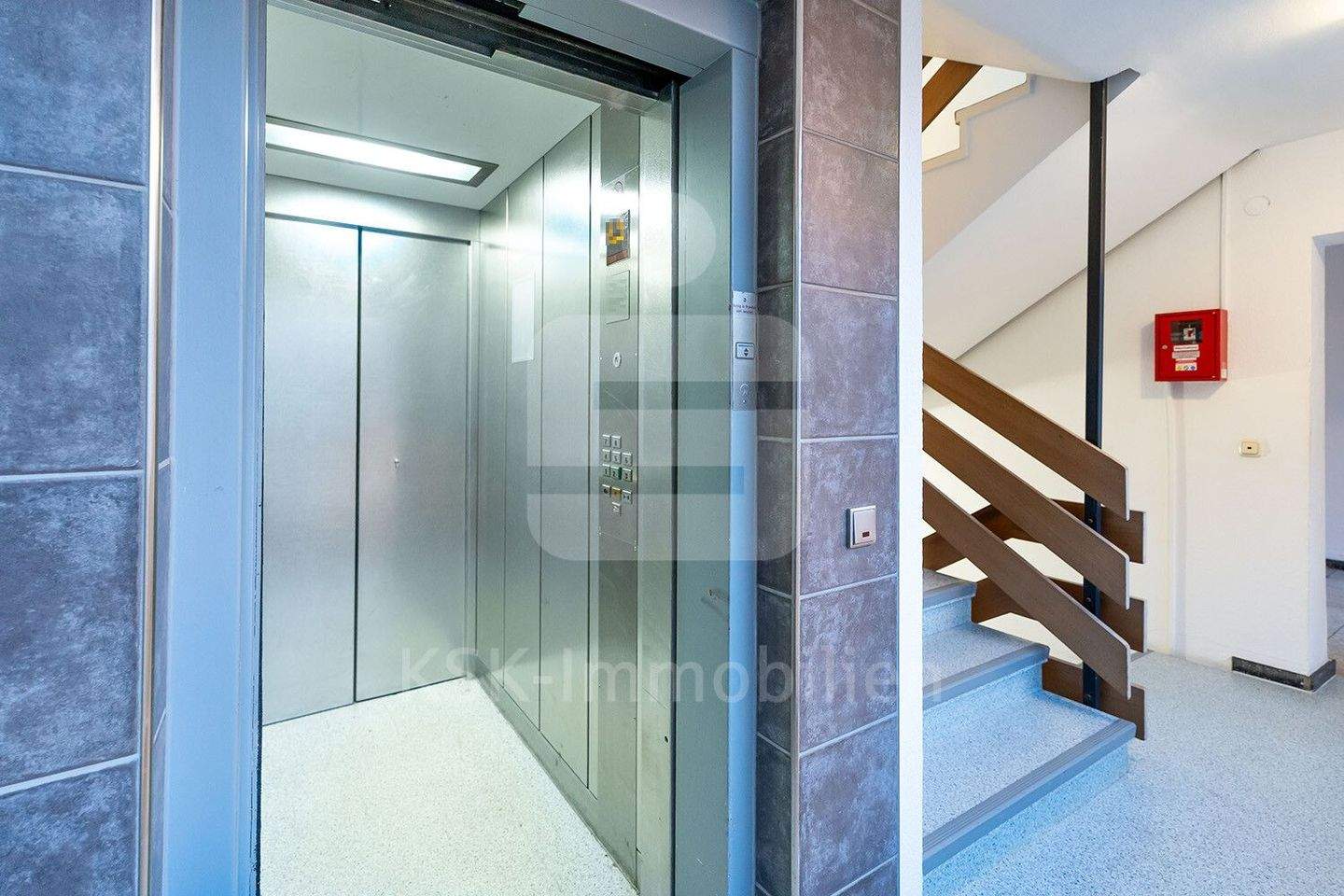 Immobilie in Bergisch Gladbach - Großzügige Wohnung mit drei Terrassen im Herzen von Bergisch Gladbach. - Bild 3