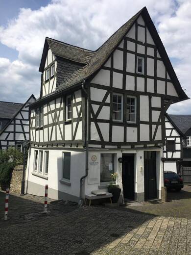 Wohnung zur Miete 900 € 4 Zimmer 80 m² 2 Geschosse frei ab sofort Kernstadt Limburg 65549