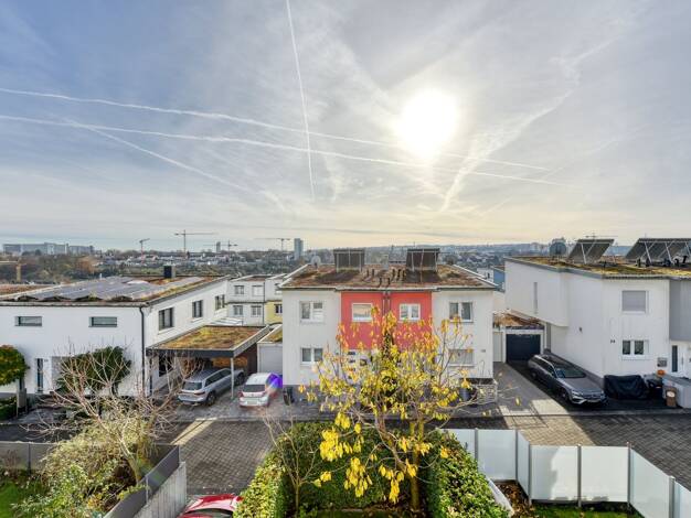 Doppelhaushälfte zur Miete 2.150 € 5,5 Zimmer 136,6 m² 200 m² Grundstück frei ab 01.01.2026 Rosenapfelweg 25 Zuffenhausen Stuttgart 70437