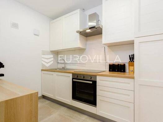 Haus zur Miete 2.000 € 6 Zimmer 196 m² Trogir Trogir