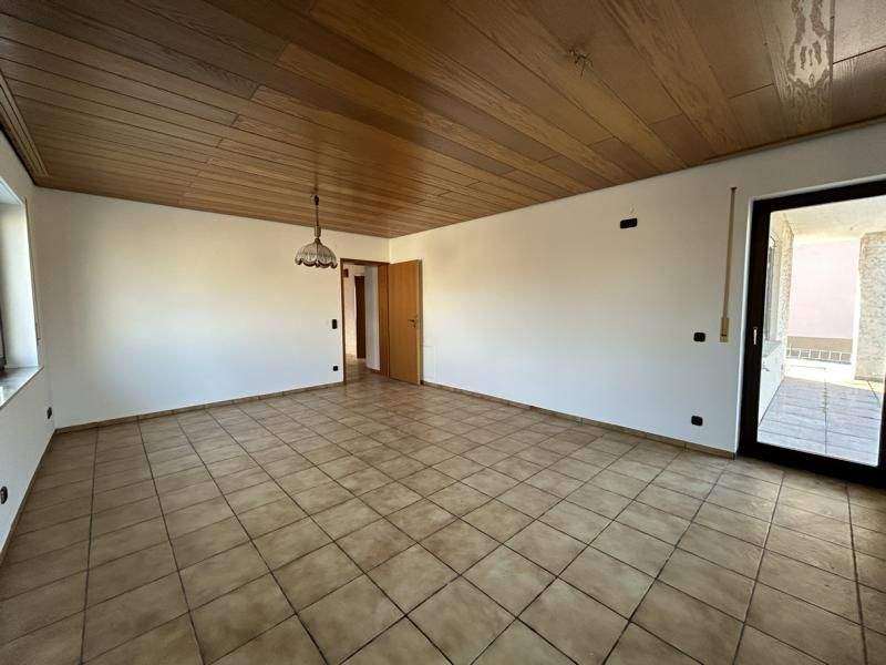 Immobilie in Prichsenstadt - Freistehendes Einfamilienhaus mit Sauna & ausbaufähigem Dach zum Ankommen und Glücklichsein - Bild 3