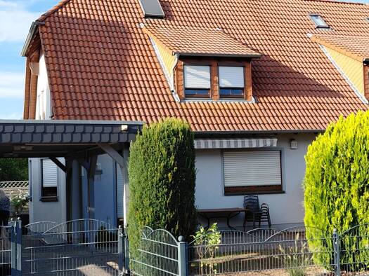 Haus zur Miete 1.500 € 5 Zimmer 150 m² 275 m² Grundstück frei ab sofort Kreuzleinstraße 6 Repperndorf Kitzingen 97318
