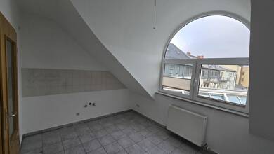 Wohnung zur Miete 550 € 3 Zimmer 89 m² Dachgeschoss, 3. Geschoss frei ab sofort Sand 1 Adorf Adorf 08626