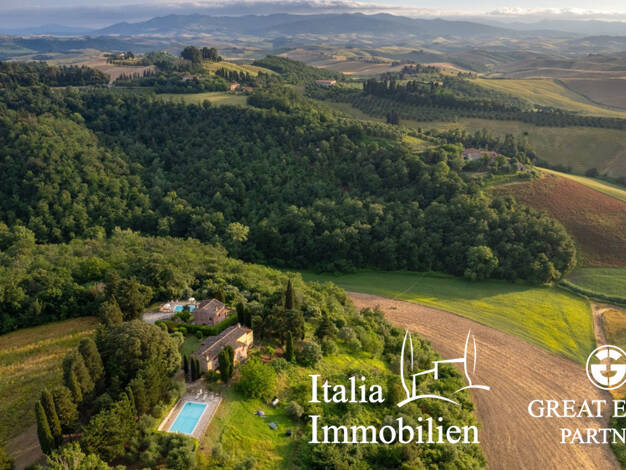 Bauernhaus zum Kauf 1.350.000 € 20 Zimmer 283 m² 14.000 m² Grundstück Volterra 56048