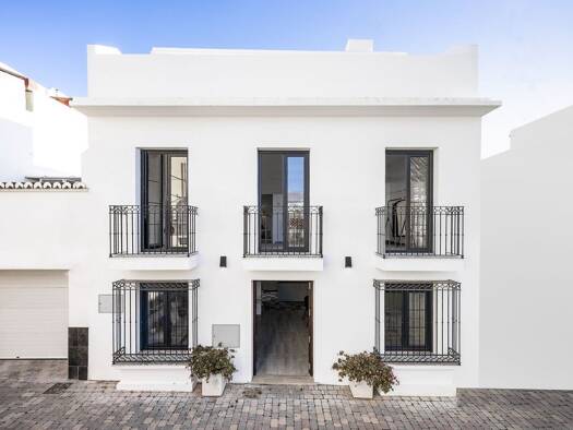 Haus zum Kauf 850.000 € 168 m² 83 m² Grundstück Estepona 29680