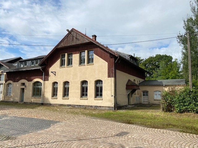 Haus zum Kauf provisionsfrei 129.900 € 15 Zimmer 450 m²<br/>Wohnfläche 650 m²<br/>Grundstück ab sofort<br/>Verfügbarkeit Am Bahnhof 3 Rodewisch Rodewisch 08228