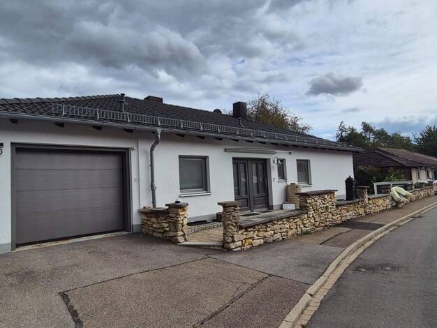 Terrassenwohnung zum Kauf 319.000 € 5 Zimmer 125 m² frei ab sofort Treuchtlingen 91757