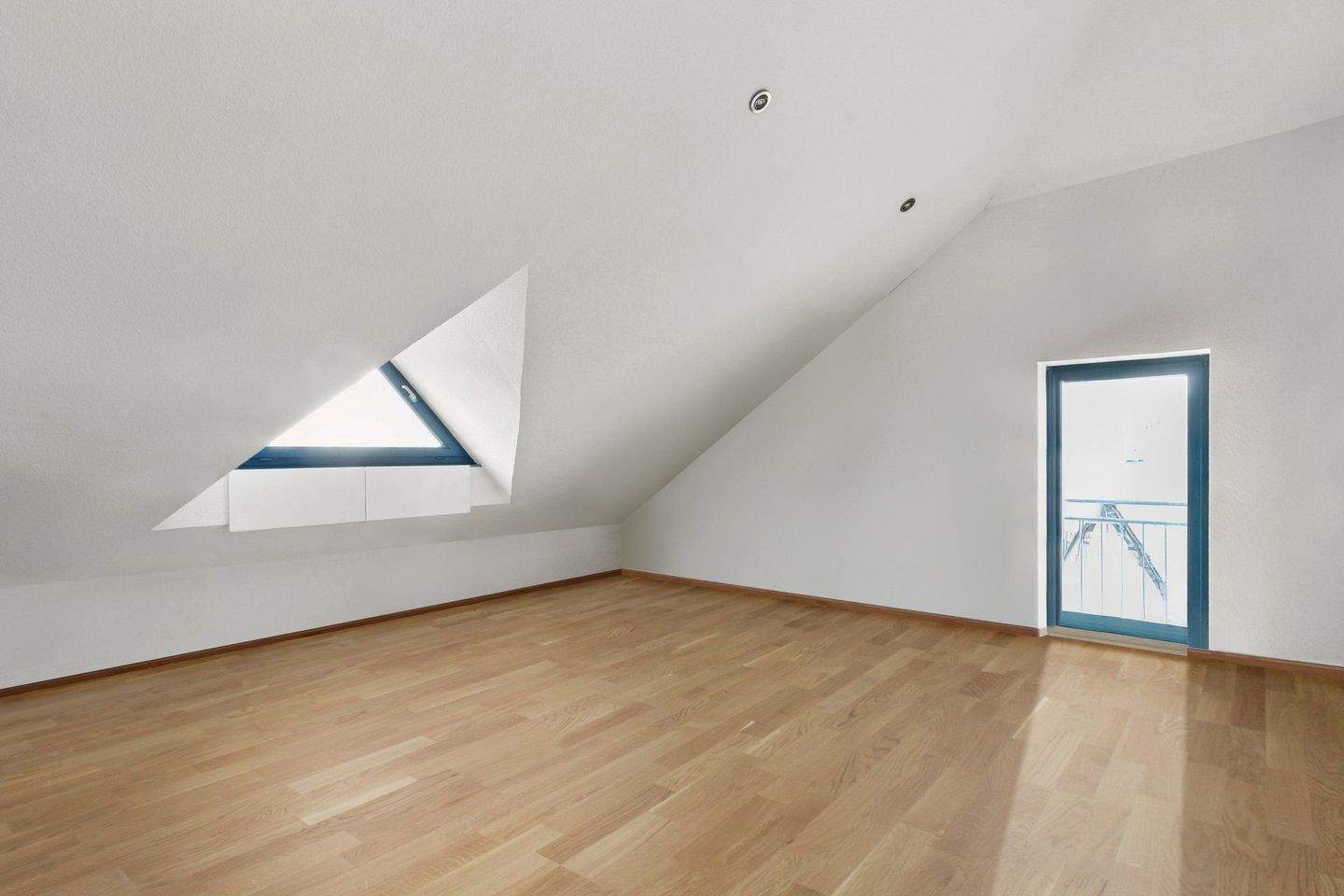 Immobilie in Wachtberg - Großzügiges Wohnhaus in Wachtberg: Naturnah und energieeffizient! - Bild 4