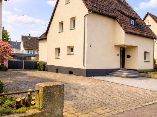 Einfamilienhaus zur Miete 1.800 € 6 Zimmer 160 m² 500 m² Grundstück frei ab sofort Schwenningen Villingen-Schwenningen 78054