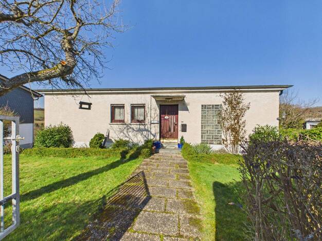 Einfamilienhaus zum Kauf 285.000 € 4 Zimmer 130 m² 609 m² Grundstück frei ab sofort Kraftsolms Waldsolms 35647
