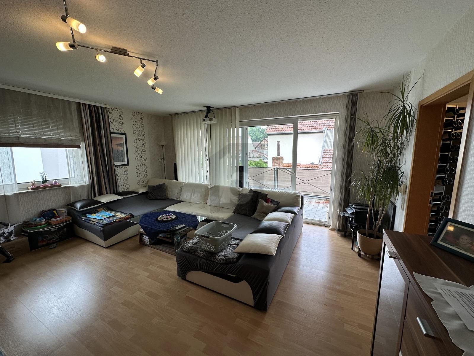 Wohnung zum Kauf 140.000 € 3 Zimmer 124 m²<br/>Wohnfläche 1.<br/>Geschoss Höckelheim Northeim 37154