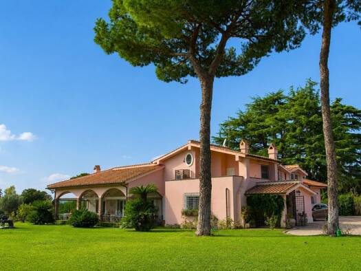 Herrenhaus zum Kauf 12 Zimmer 1.020 m² 35.000 m² Grundstück Via Appia Antica  200  00179 Roma RM  Italy Rome 00179