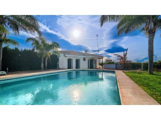Villa zum Kauf 768.000 € 4 Zimmer 315 m² 8.040 m² Grundstück >Plaça Poligono N-44.R > Bétera 46117