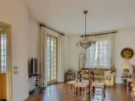 Haus zum Kauf 1.175.000 € 600 m² 3.000 m² Grundstück Porto Valtravaglia 21010